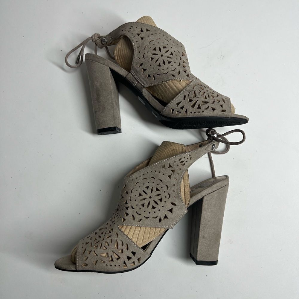 GUESS "Tommie" Light Brown Peep Toe Platform Heel Shoes Size 7,5